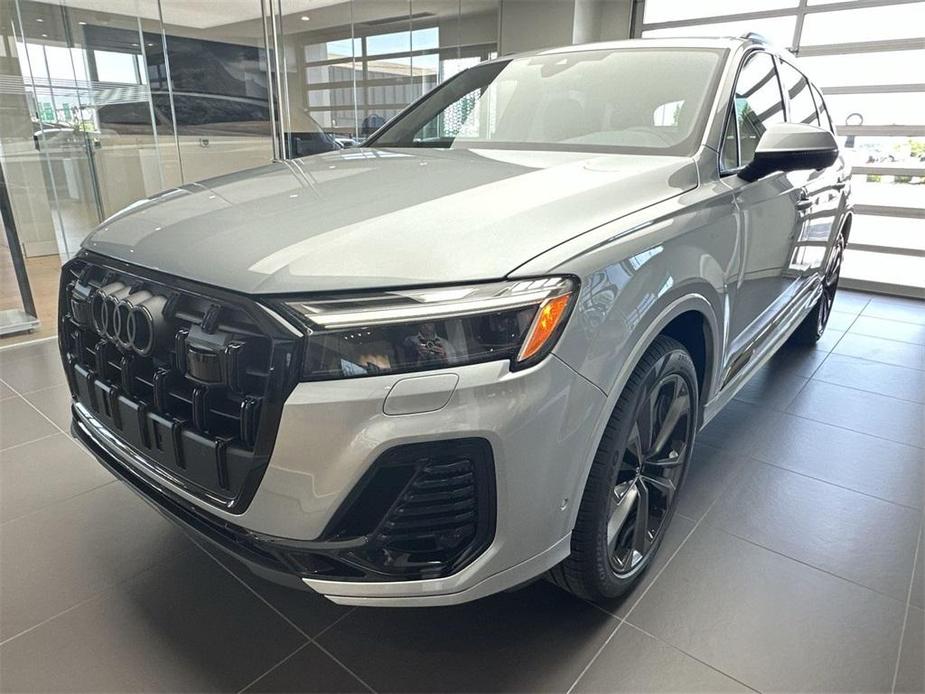 new 2025 Audi Q7 car, priced at $77,800