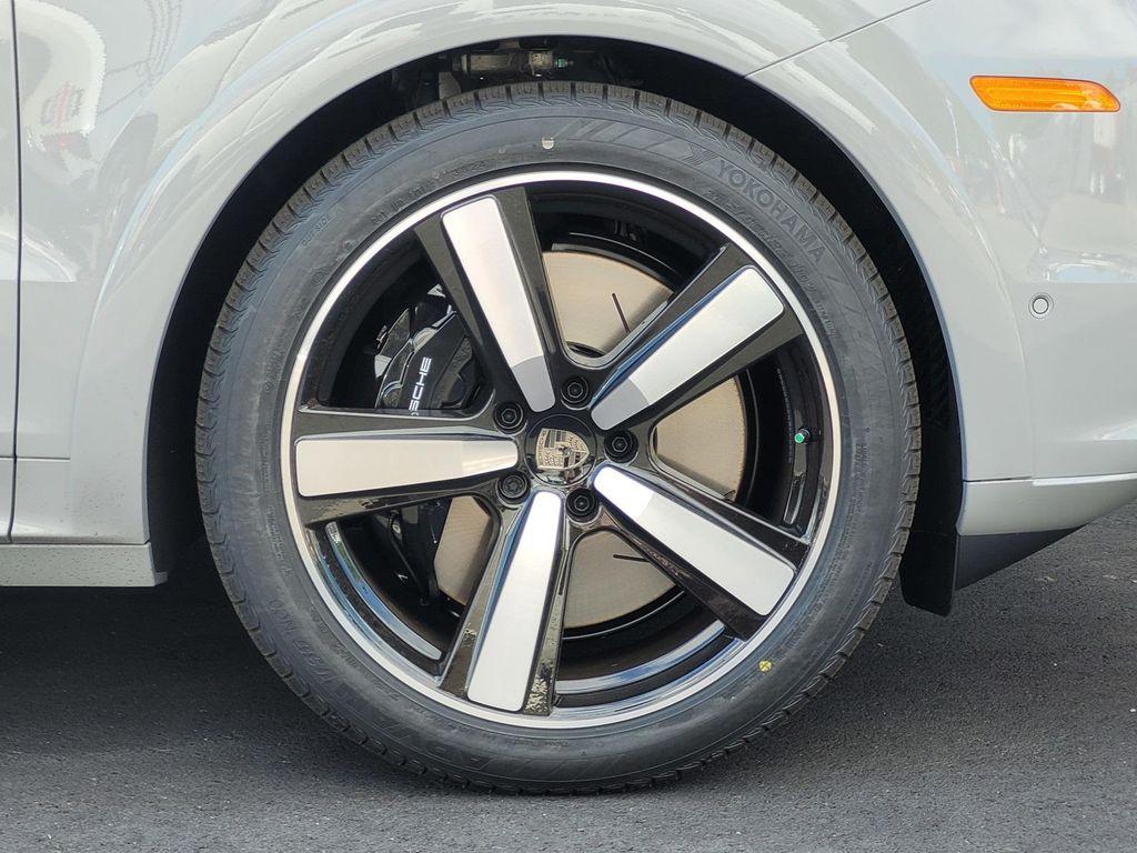 new 2025 Porsche Cayenne car, priced at $190,685