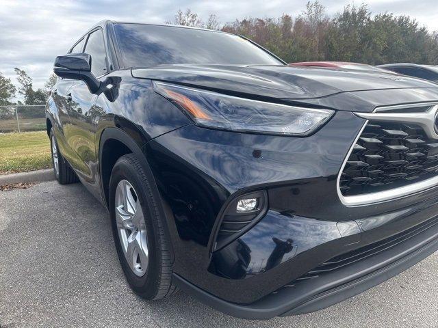 used 2022 Toyota Highlander car, priced at $31,661