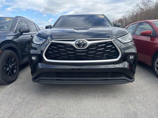 used 2022 Toyota Highlander car, priced at $31,661