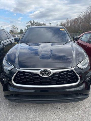 used 2022 Toyota Highlander car, priced at $31,661