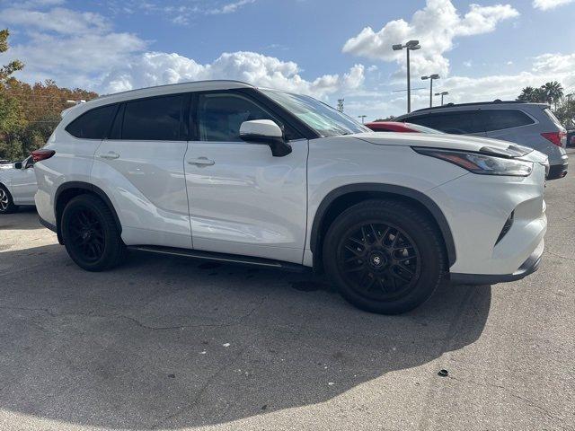 used 2020 Toyota Highlander car, priced at $28,651