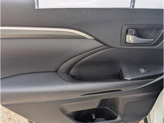 used 2019 Toyota Highlander car, priced at $21,362