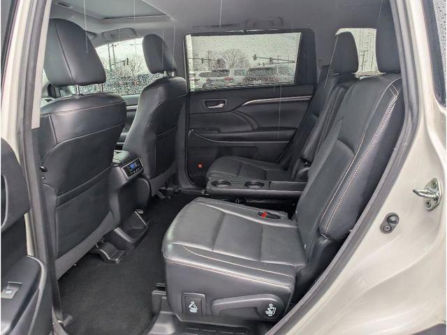 used 2016 Toyota Highlander car, priced at $13,698