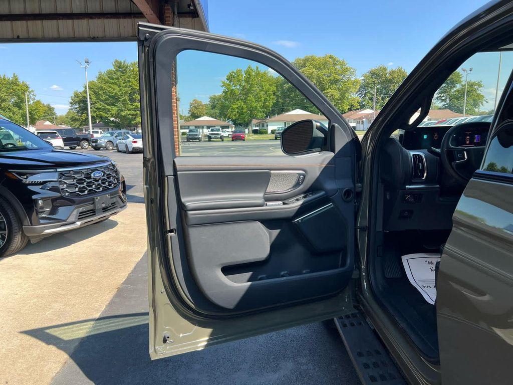 new 2025 Ford Expedition car, priced at $83,025
