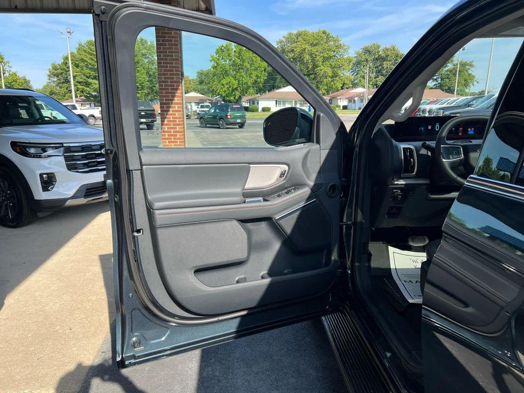 new 2025 Ford Expedition Max car, priced at $75,385