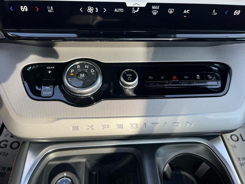 new 2025 Ford Expedition Max car, priced at $75,385