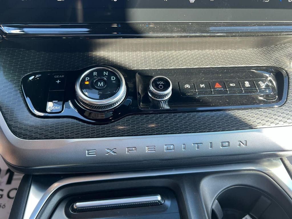 new 2025 Ford Expedition car, priced at $86,225