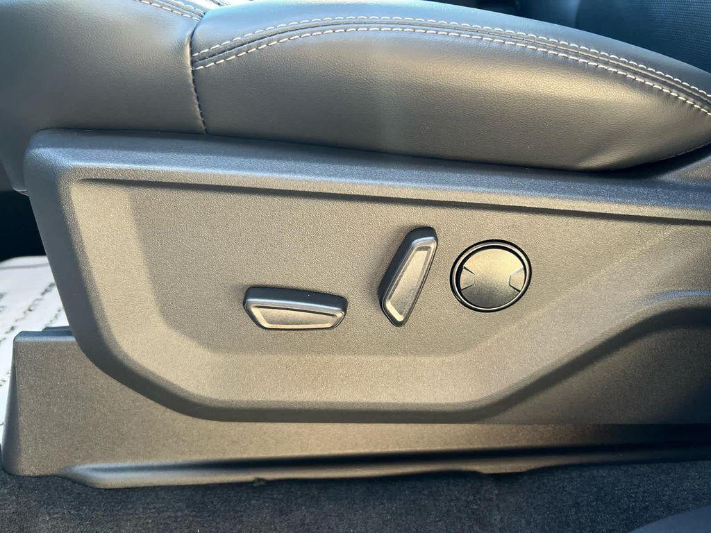 new 2025 Ford Expedition car, priced at $86,225