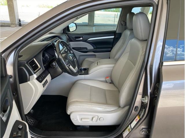 used 2019 Toyota Highlander Hybrid car, priced at $31,990