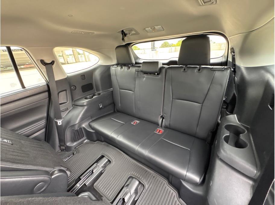 used 2020 Toyota Highlander car, priced at $24,990