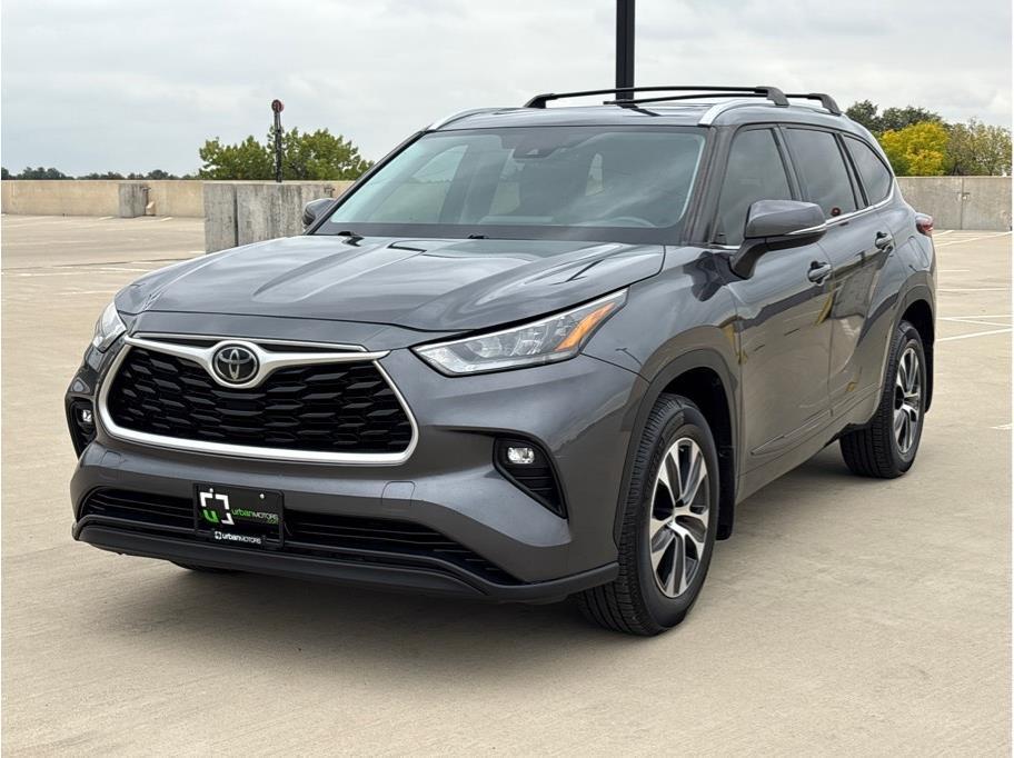 used 2020 Toyota Highlander car, priced at $24,990
