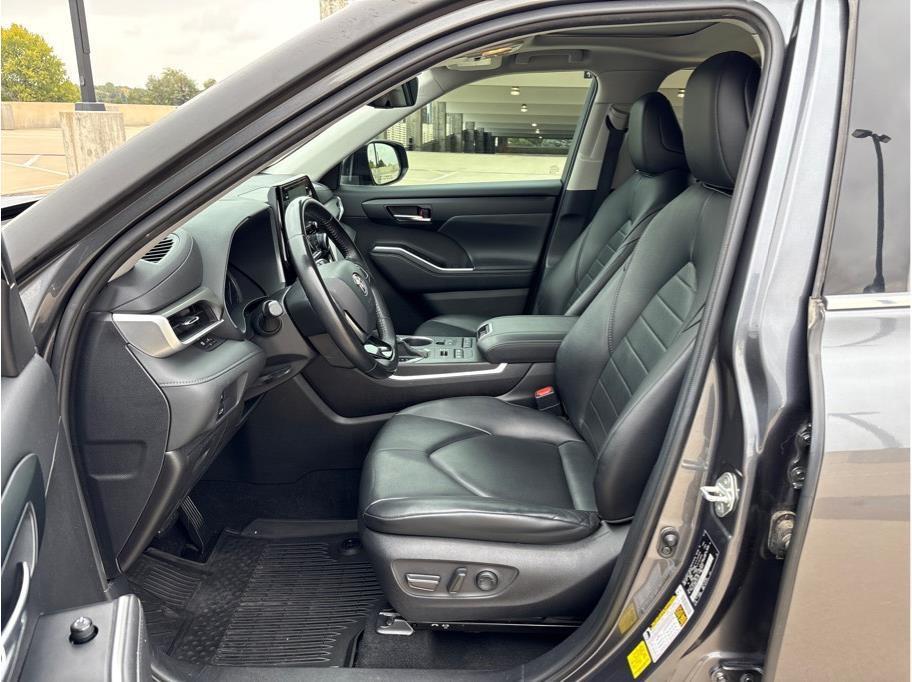 used 2020 Toyota Highlander car, priced at $24,990
