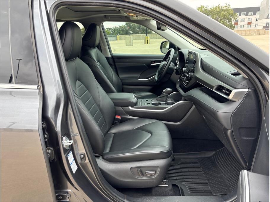 used 2020 Toyota Highlander car, priced at $24,990