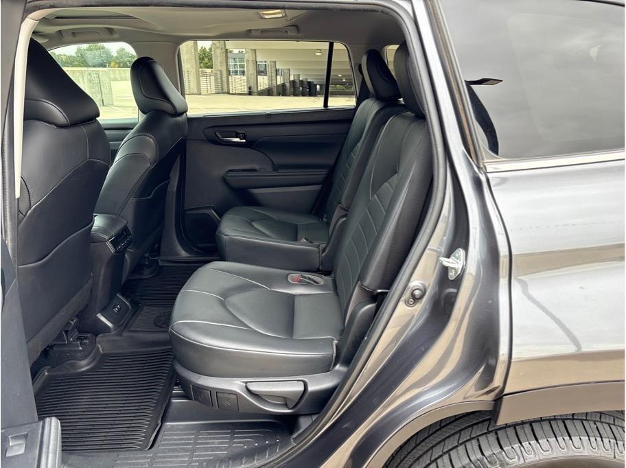 used 2020 Toyota Highlander car, priced at $24,990