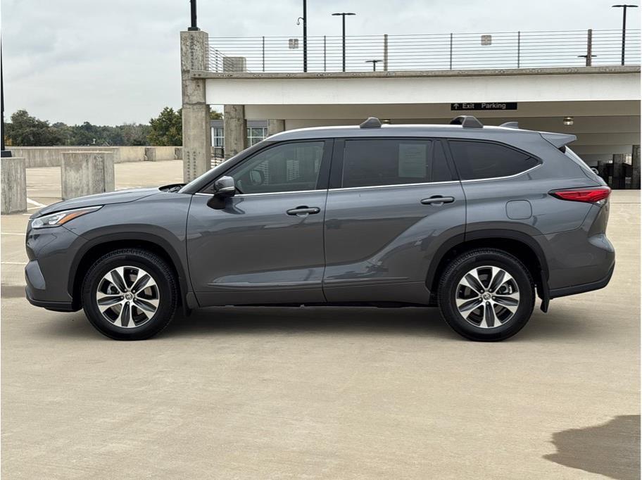 used 2020 Toyota Highlander car, priced at $24,990