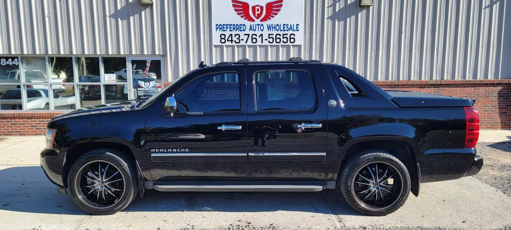 used 2013 Chevrolet Avalanche car, priced at $14,500