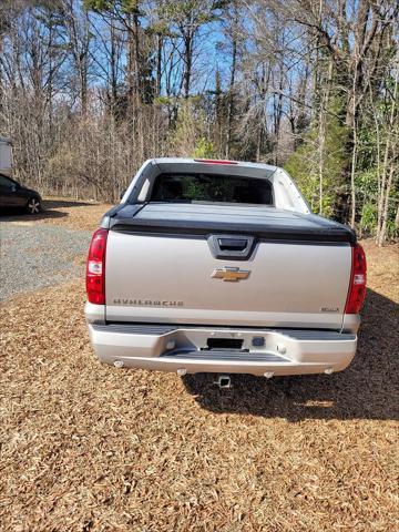 used 2009 Chevrolet Avalanche car, priced at $7,997