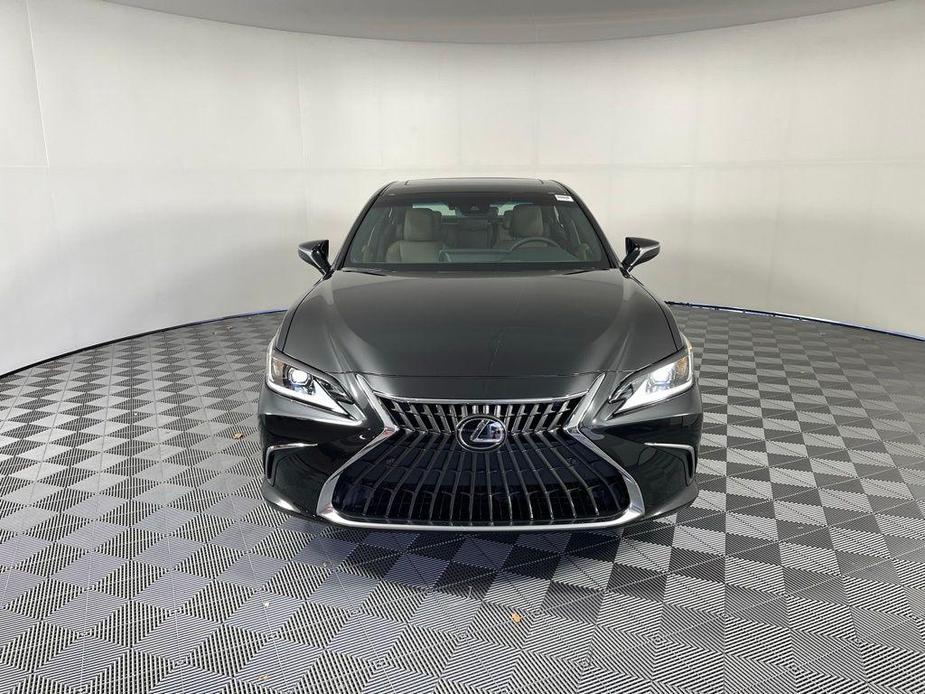 new 2025 Lexus ES 300h car, priced at $51,019