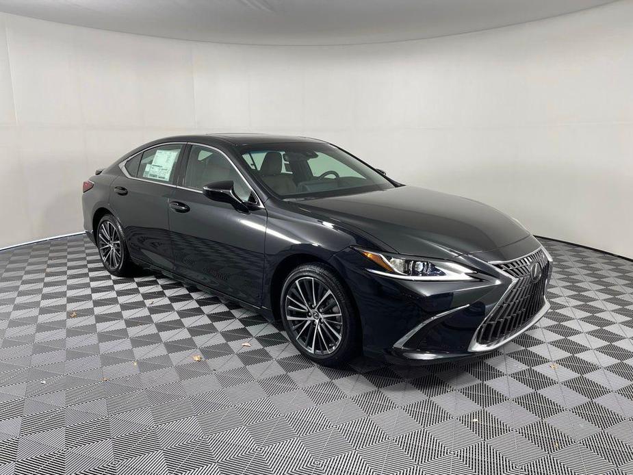 new 2025 Lexus ES 300h car, priced at $51,019