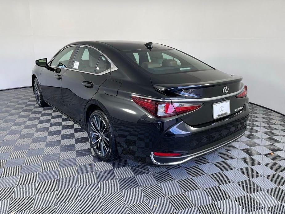 new 2025 Lexus ES 300h car, priced at $51,019