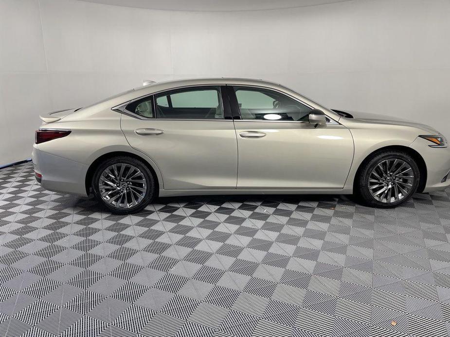 used 2024 Lexus ES 300h car, priced at $47,998