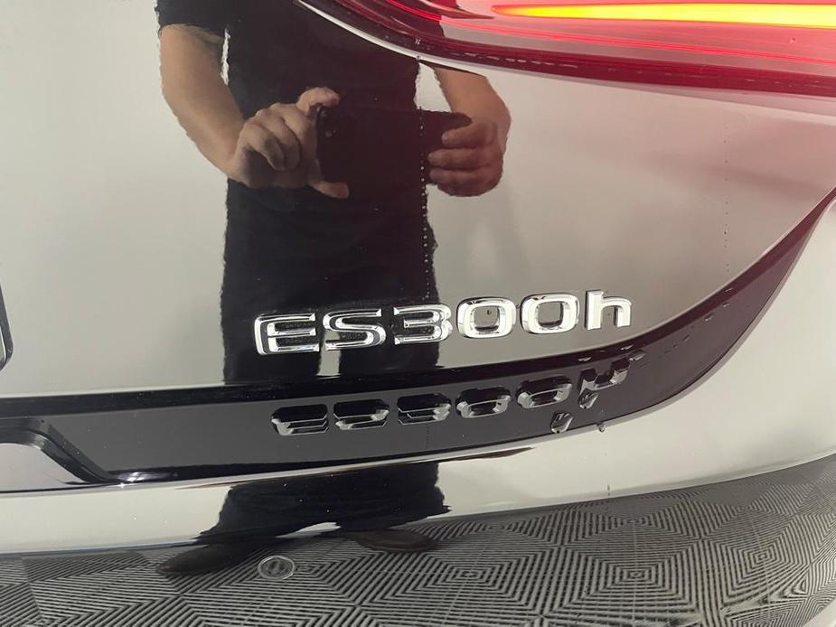 new 2024 Lexus ES 300h car, priced at $55,295
