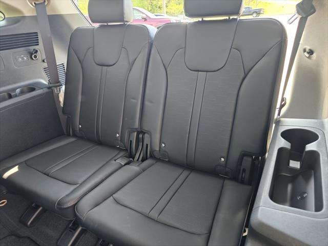 new 2025 Kia Sorento car, priced at $40,205