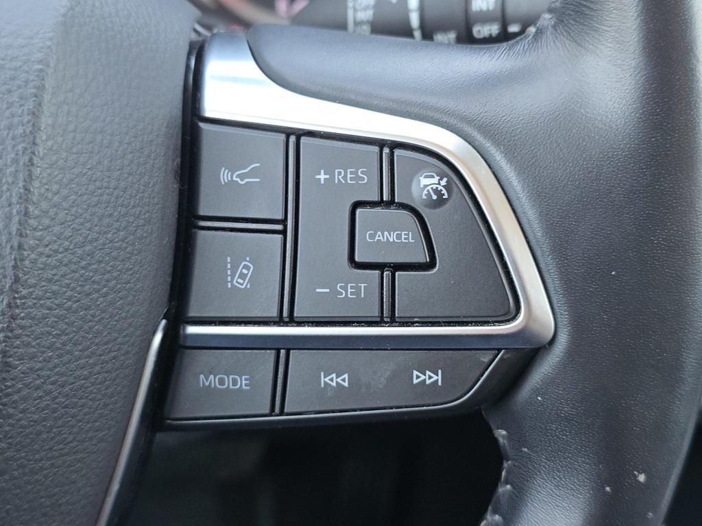 used 2021 Toyota Highlander car, priced at $23,995
