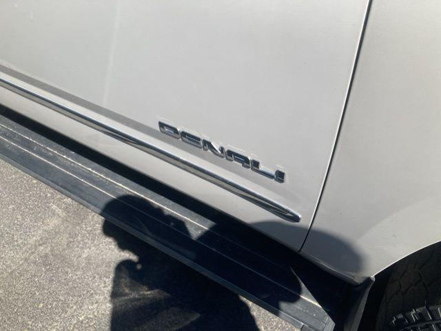 used 2019 GMC Yukon car, priced at $25,989