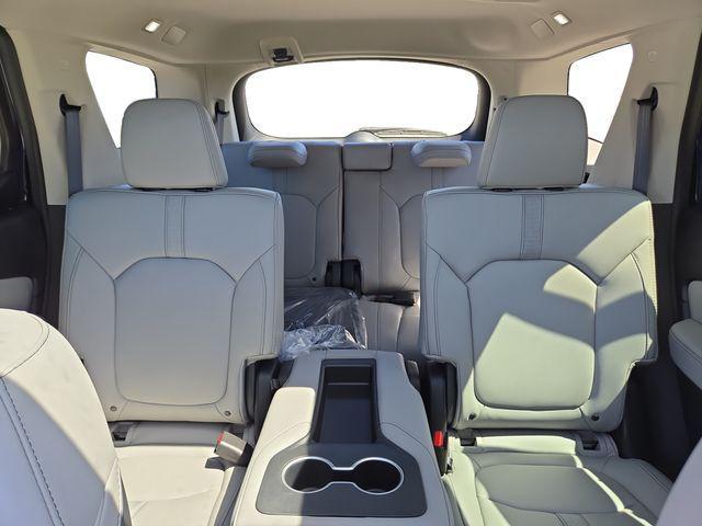 new 2025 Honda Pilot car, priced at $51,050