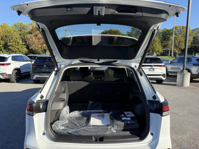 new 2025 Volkswagen Tiguan car, priced at $38,287