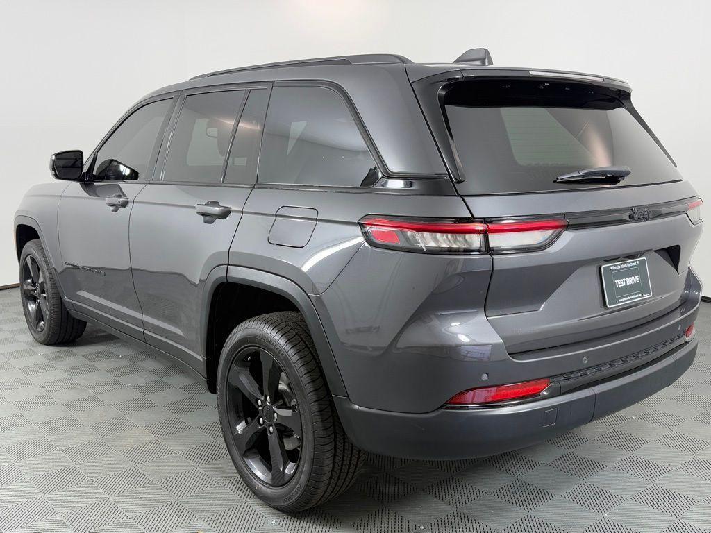 used 2023 Jeep Grand Cherokee car, priced at $25,995