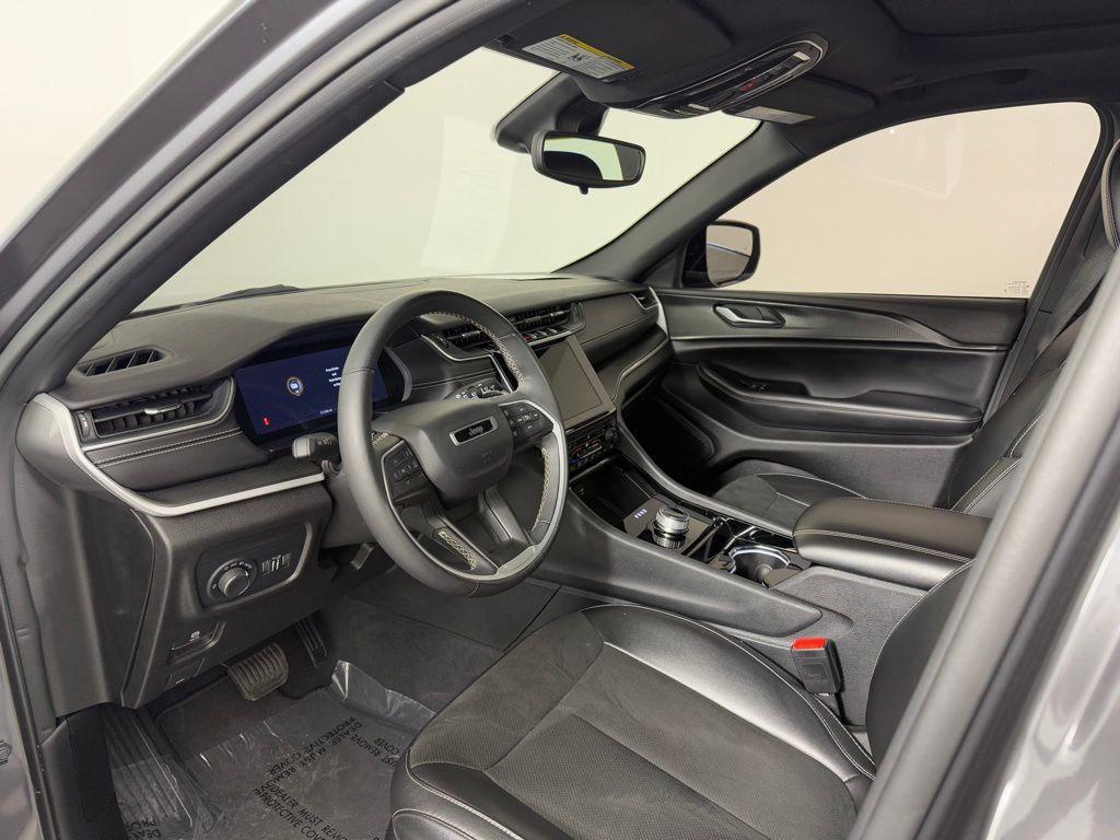 used 2023 Jeep Grand Cherokee car, priced at $25,995