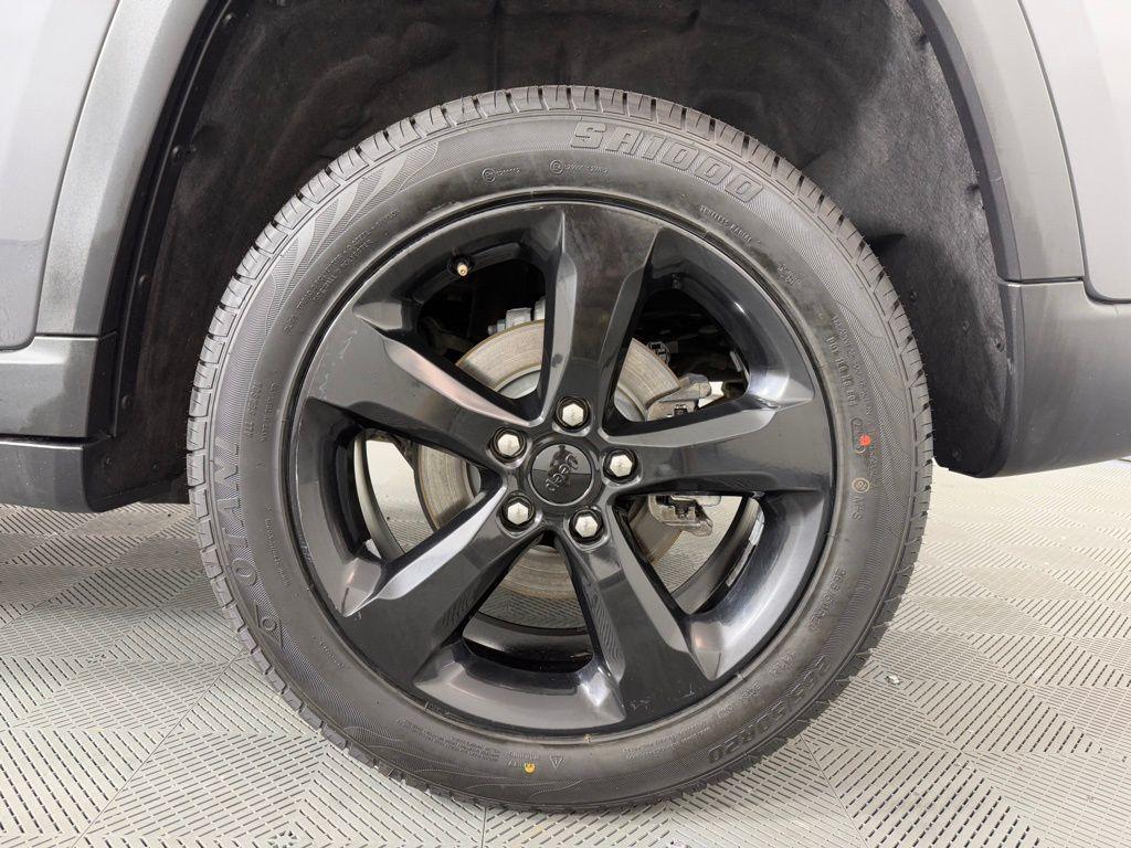 used 2023 Jeep Grand Cherokee car, priced at $25,995