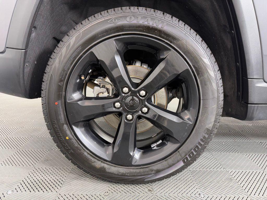 used 2023 Jeep Grand Cherokee car, priced at $25,995