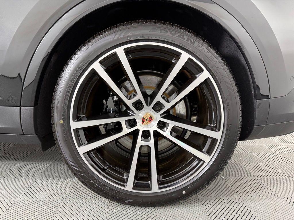 new 2025 Porsche Cayenne car, priced at $138,665