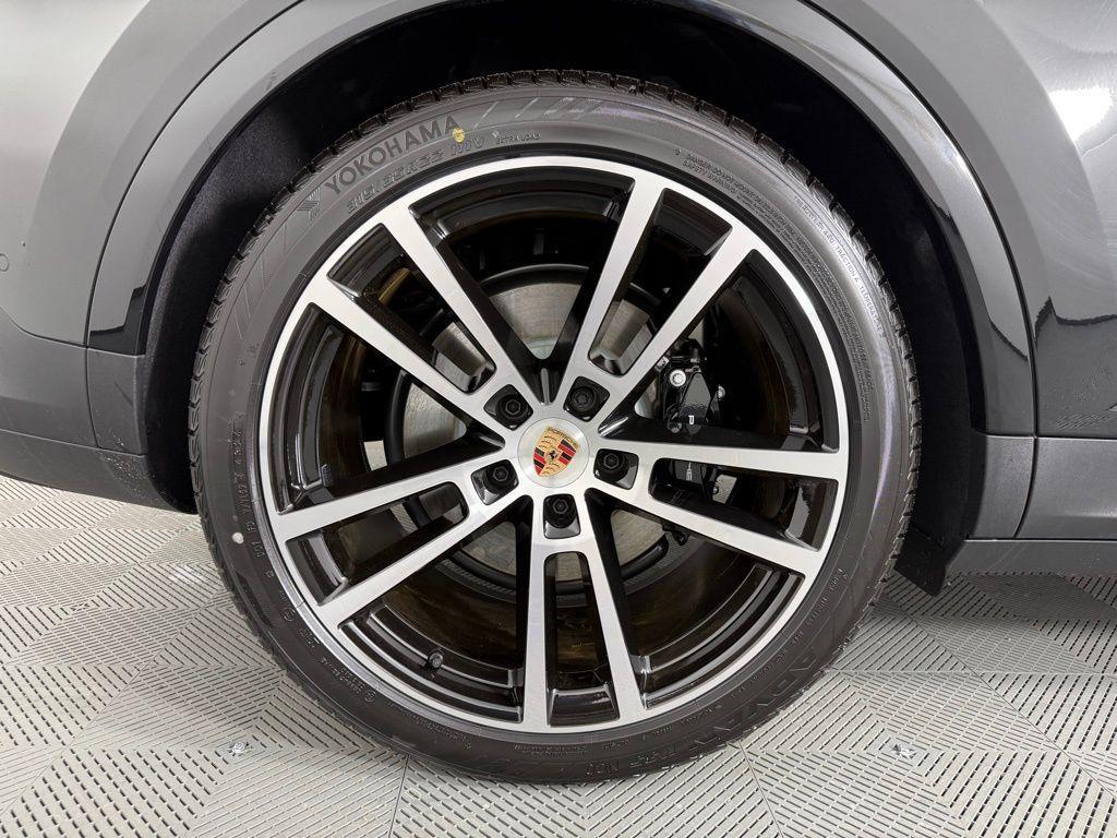 new 2025 Porsche Cayenne car, priced at $138,665