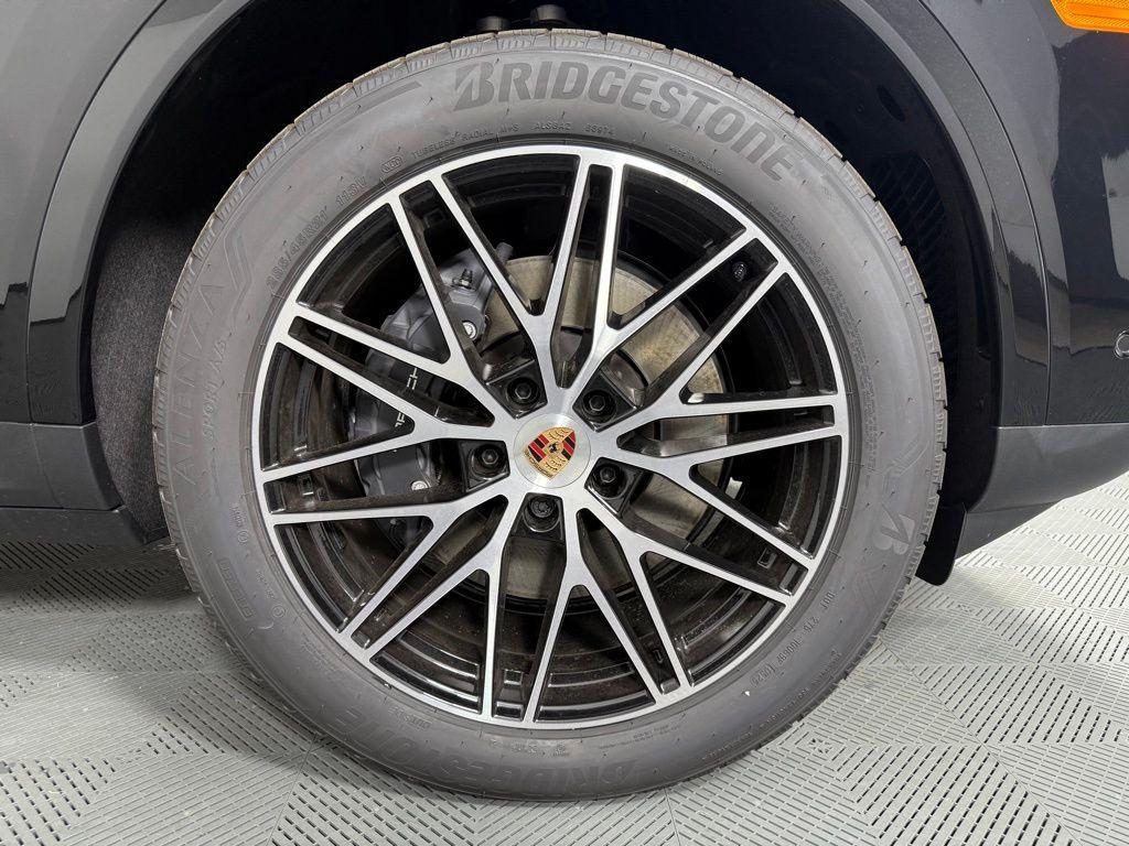 new 2025 Porsche Cayenne car, priced at $103,765