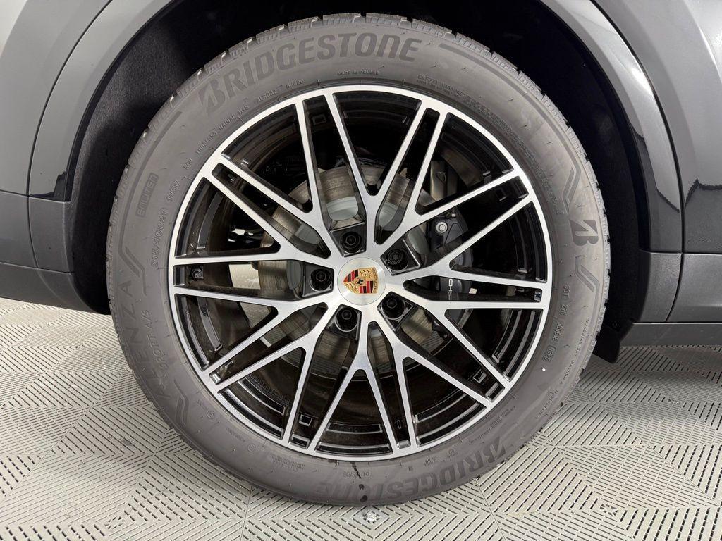 new 2025 Porsche Cayenne car, priced at $103,765
