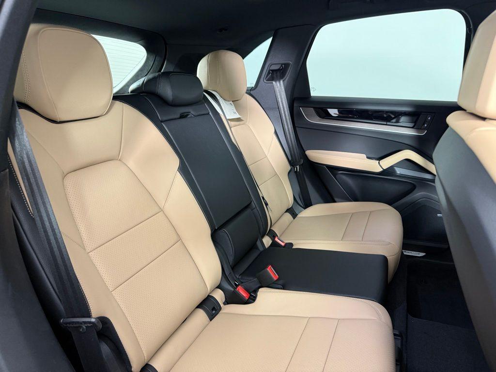 new 2025 Porsche Cayenne car, priced at $103,765