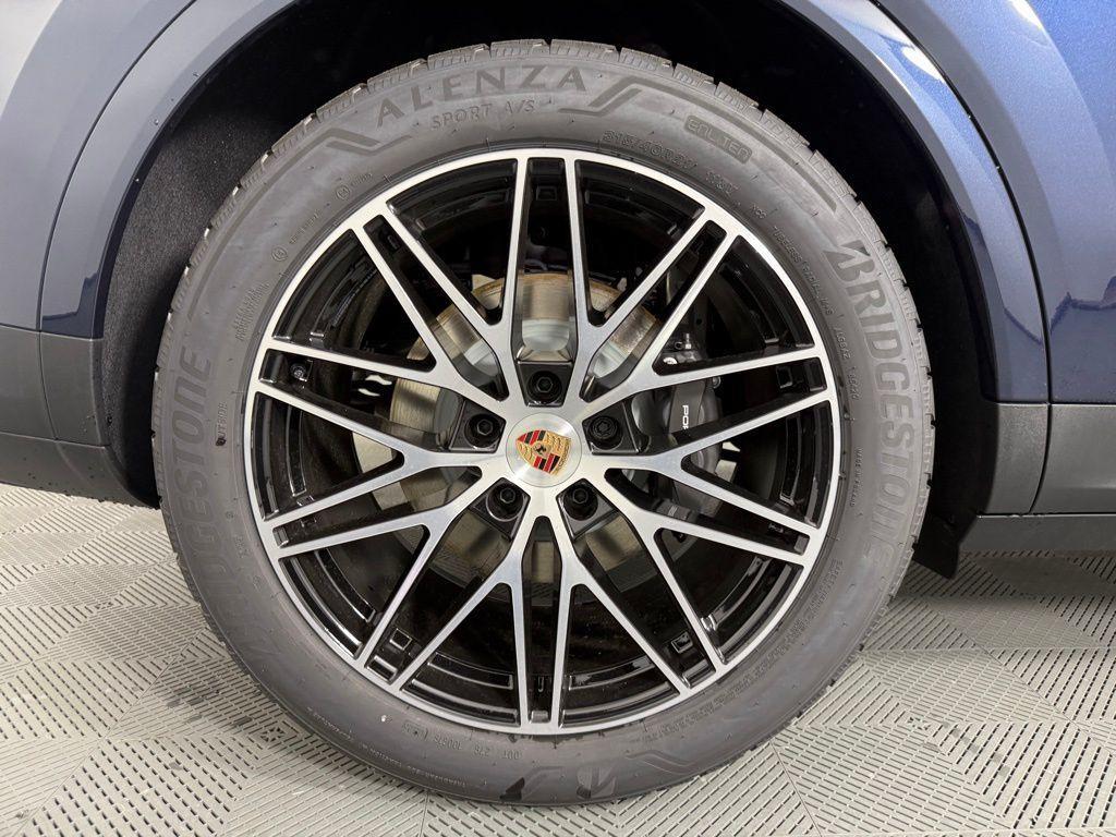 new 2025 Porsche Cayenne car, priced at $105,955