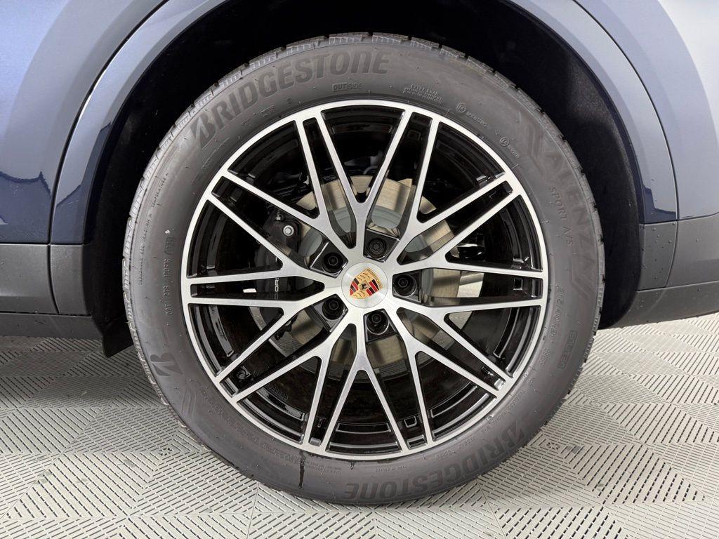 new 2025 Porsche Cayenne car, priced at $105,955