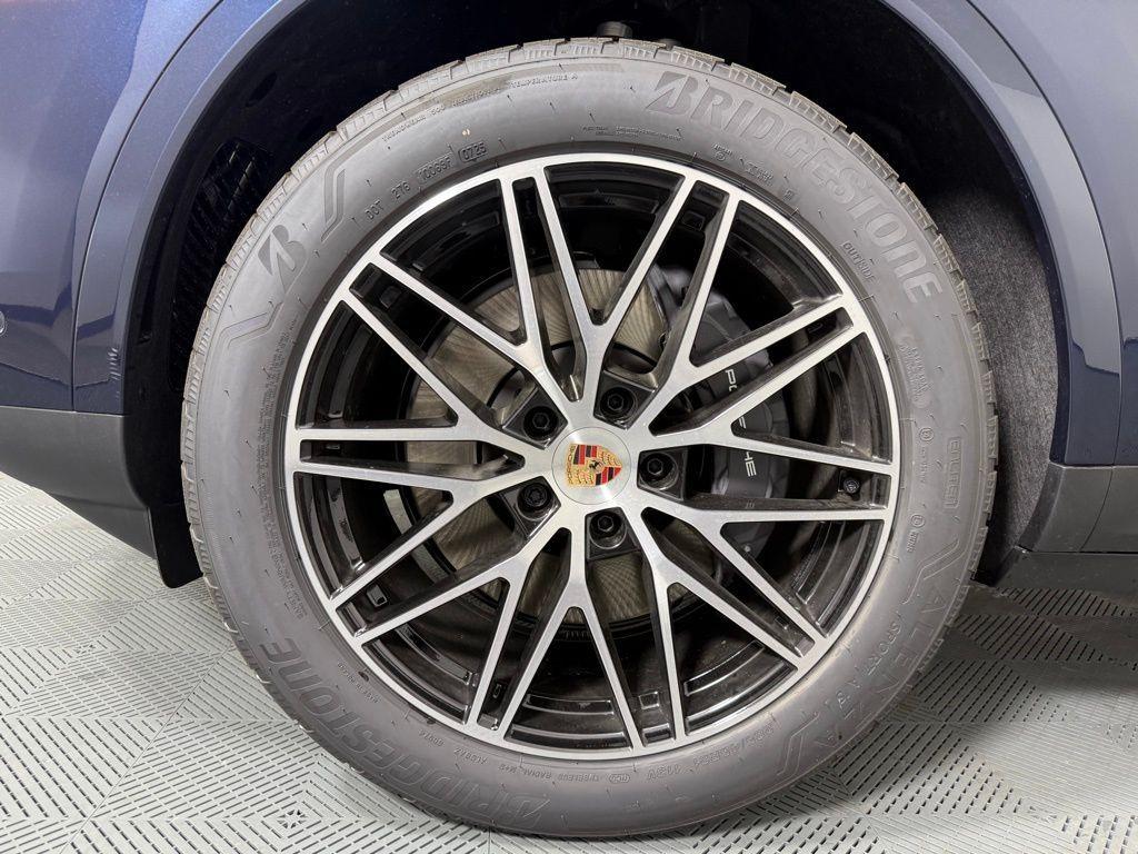 new 2025 Porsche Cayenne car, priced at $105,955