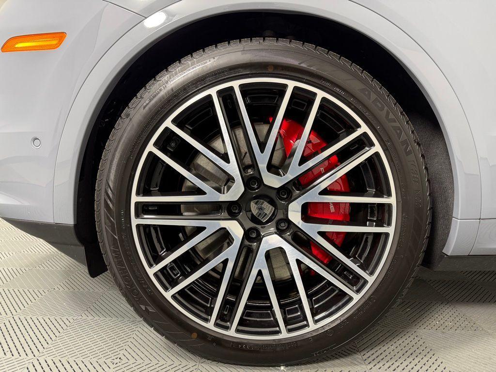new 2025 Porsche Cayenne car