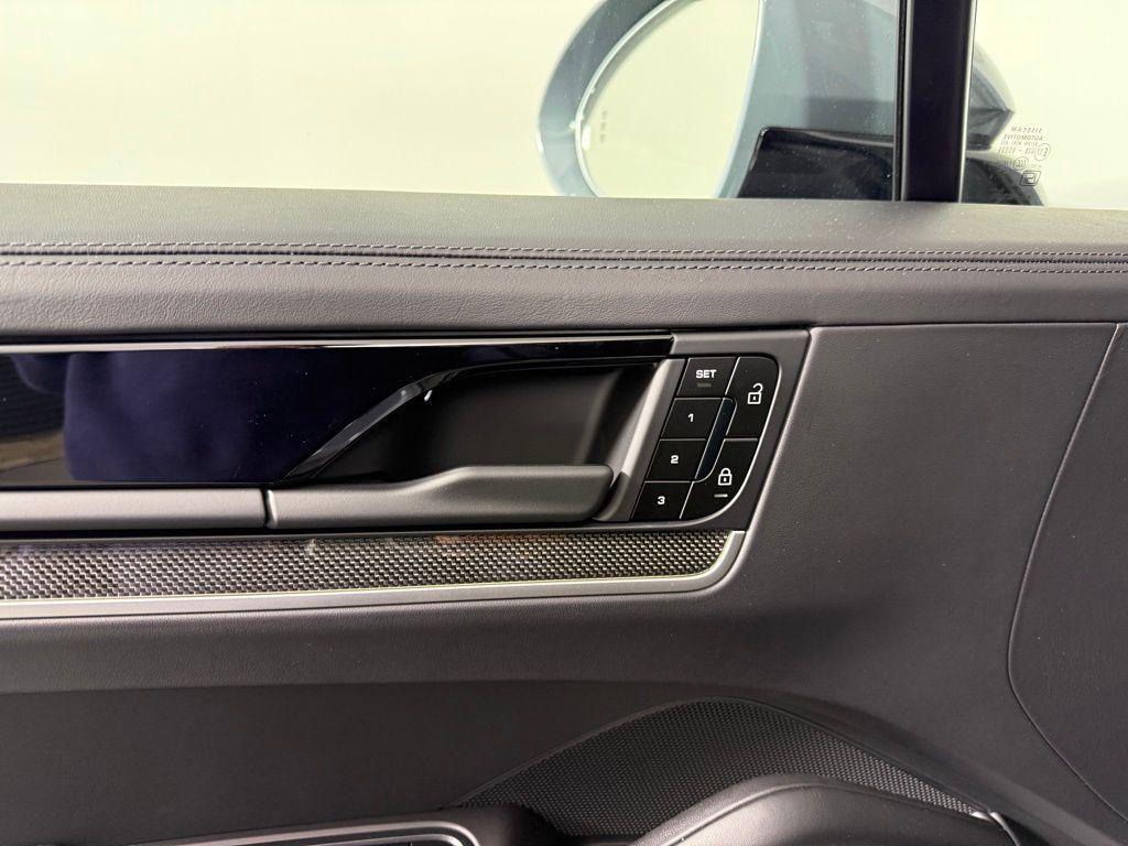 new 2025 Porsche Cayenne car