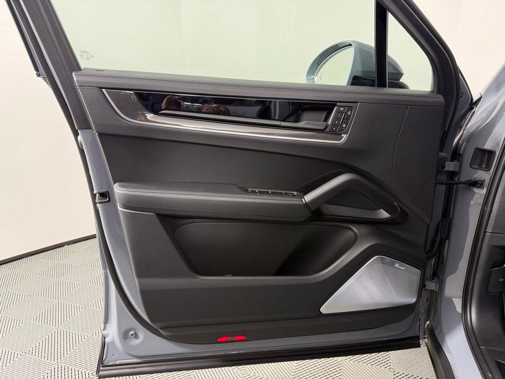 new 2025 Porsche Cayenne car