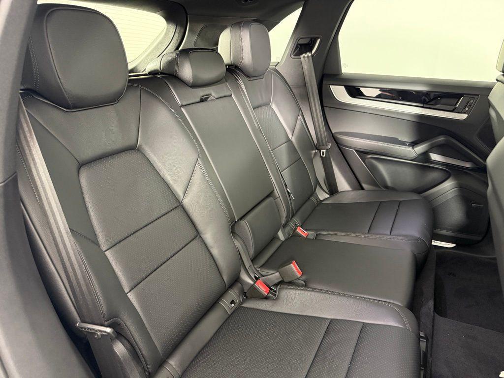 new 2025 Porsche Cayenne car, priced at $101,735
