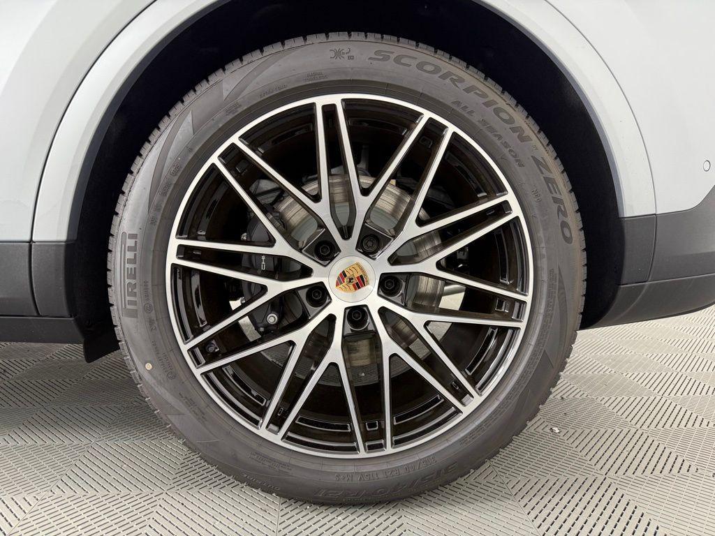 new 2025 Porsche Cayenne car, priced at $101,735