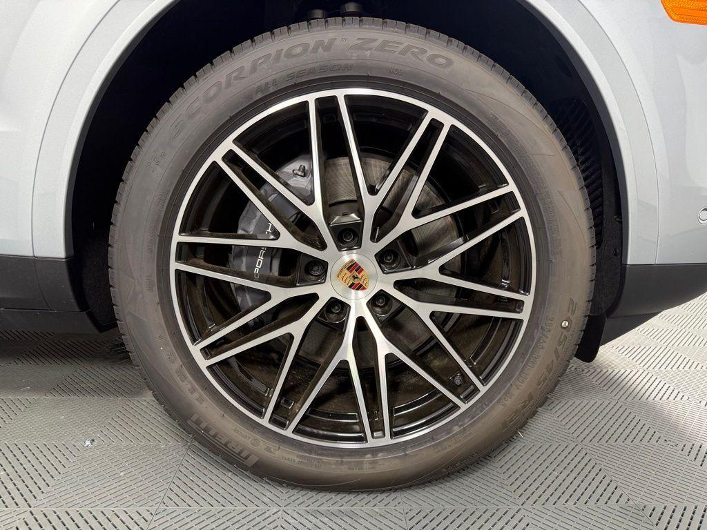 new 2025 Porsche Cayenne car, priced at $101,735